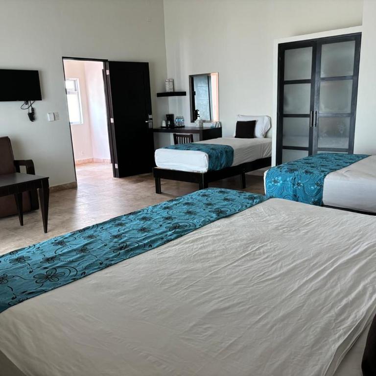Coral Island Beach View Hotel - Family Room with Sea View - 4