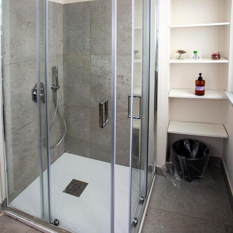 Xenia Neapolis - Camera Matrimoniale con Bagno Privato - 14