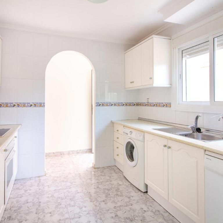 Gorgeous Home In Gran Alacant - Six-Bedroom Holiday Home - 17