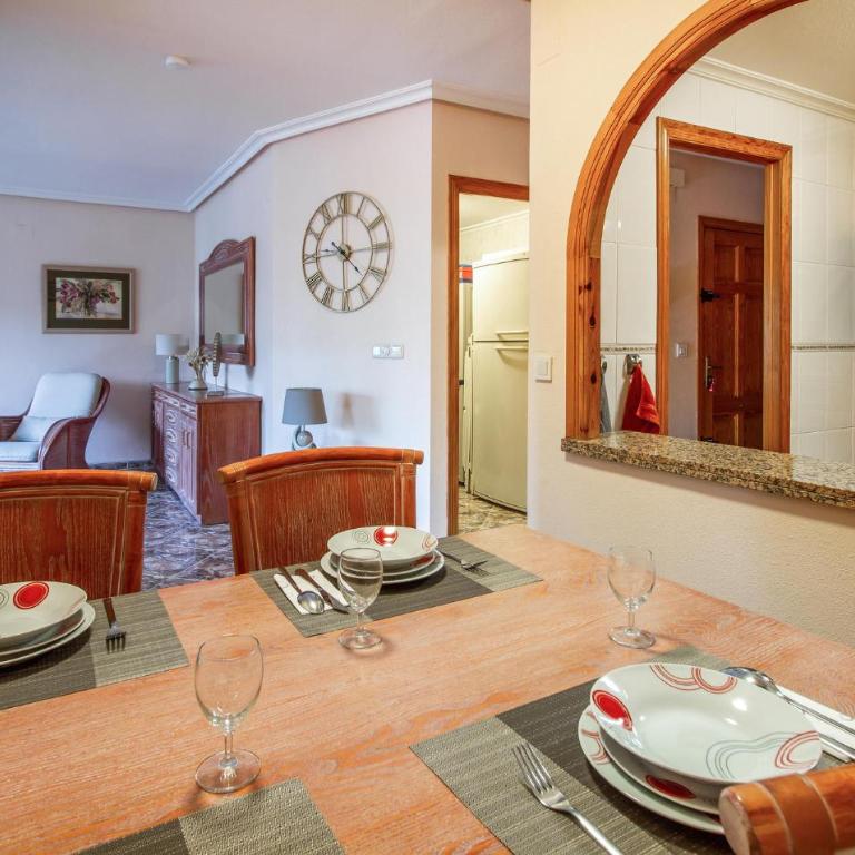 Stunning Apartment In Torrevieja - Apartamento de 2 dormitorios - 5