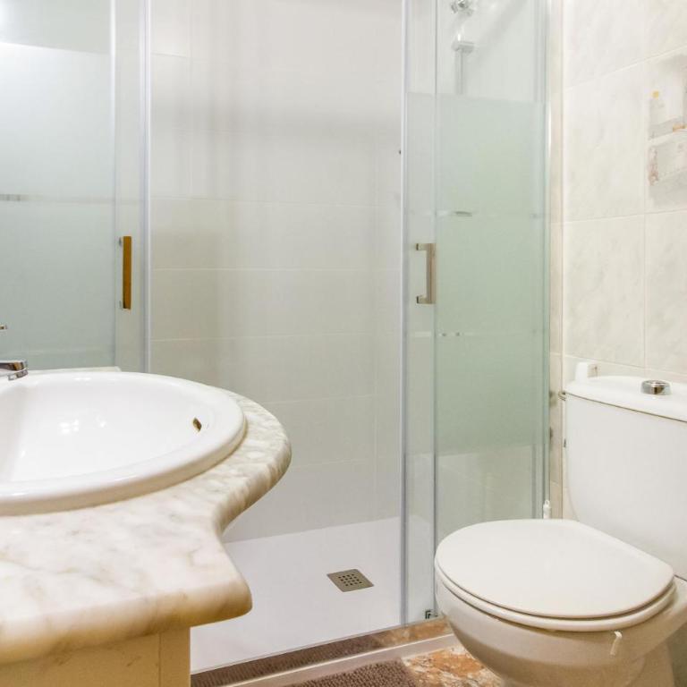 Stunning Apartment In Torrevieja - Apartamento de 2 dormitorios - 18