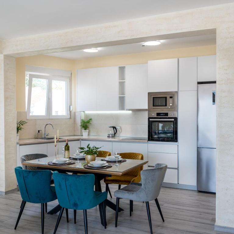 Villa Linz - Apartman s 2 Spavaće Sobe sa Balkonom i Terasom - 12