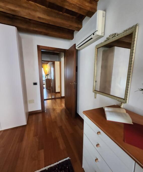 Juliets Bed Art Verona - One-Bedroom Apartment - 57