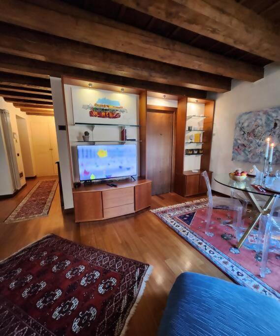 Juliets Bed Art Verona - One-Bedroom Apartment - 45