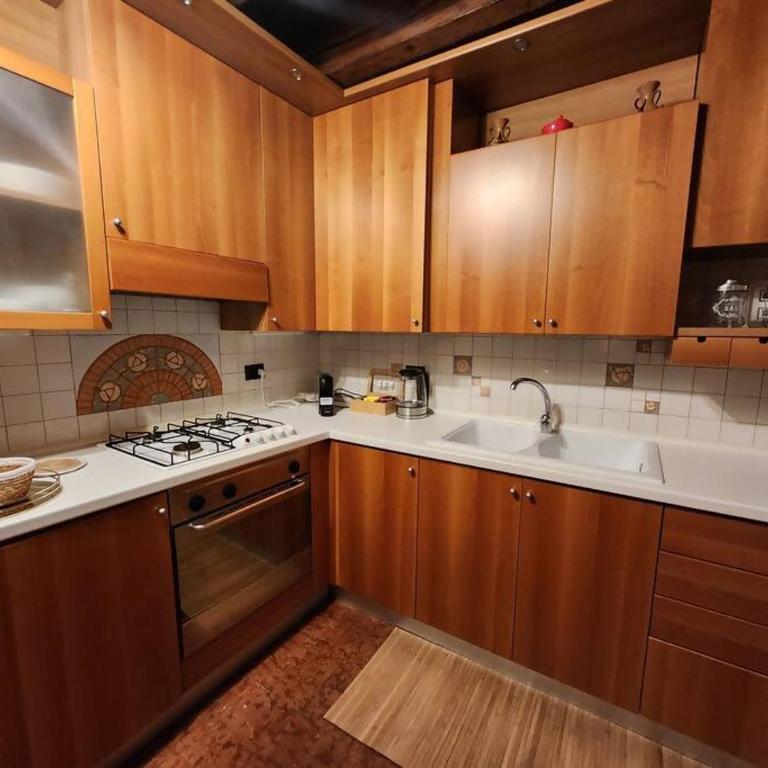 Juliets Bed Art Verona - One-Bedroom Apartment - 23