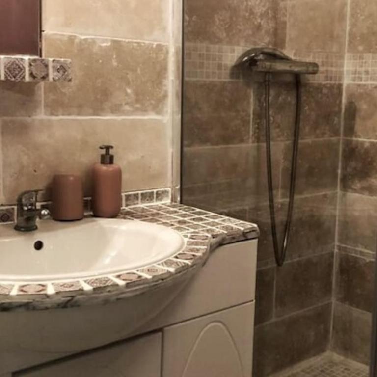 Charmante Villa en bois sur pilotis - Villa - 16