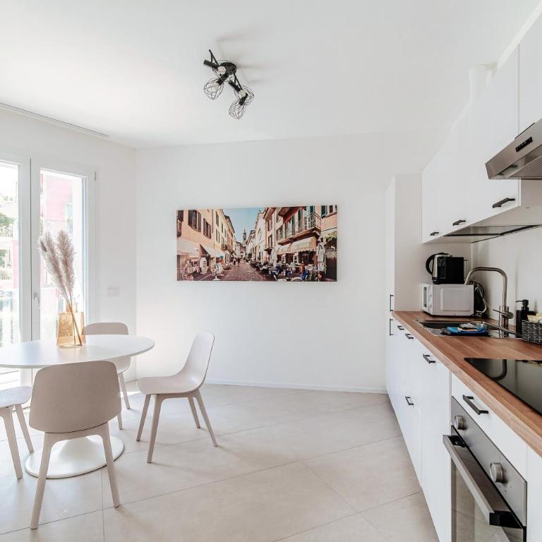 Lario Suite Apartments by Quokka 360 - With Parking Close To Como City - Appartamento Deluxe con 2 Camere da Letto - 1