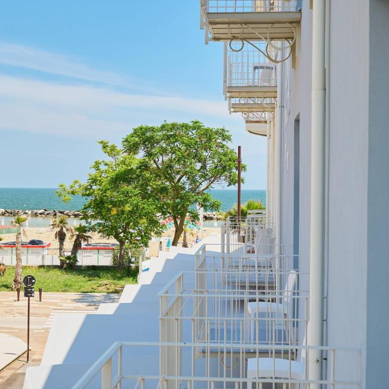 Hotel Acquario - Camera Matrimoniale/Doppia con Letti Singoli con Vista Mare Parziale - 9