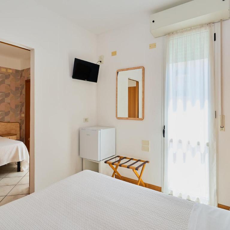 Hotel Acquario - Camera Familiare con Vista Mare Laterale - 10