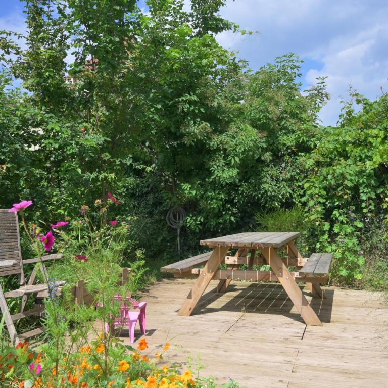Colmar Friends and Familly guest home - COLMAR Gare - Jardin - Combles et Vous - Appartamento con Vista Giardino - 67