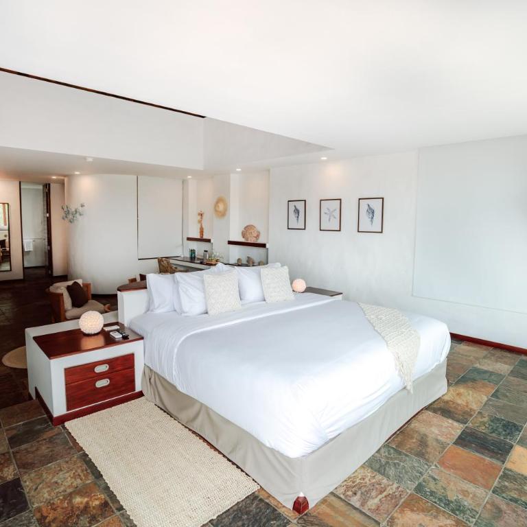 Hotel Villa Escalesia Galapagos - Habitación Doble Deluxe con balcón y vistas al mar - 4