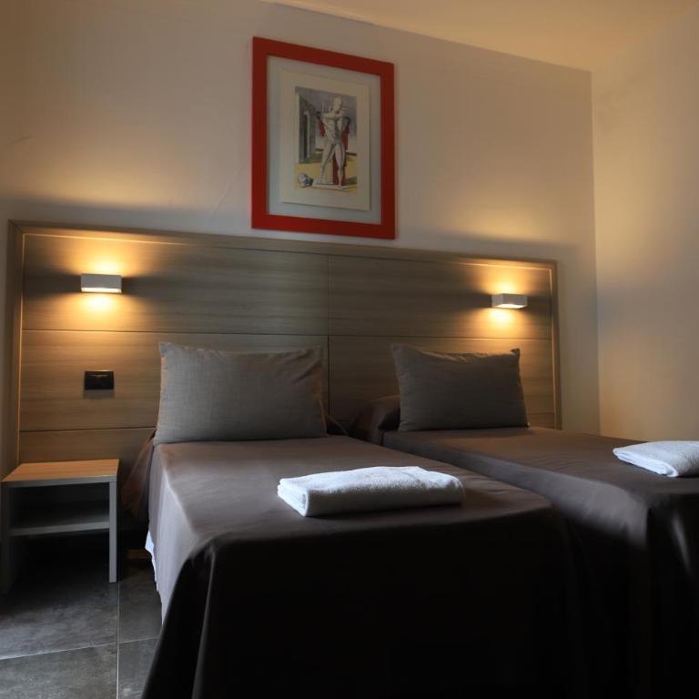 Tiby Hotel - Camera Doppia con Letti Singoli - 6
