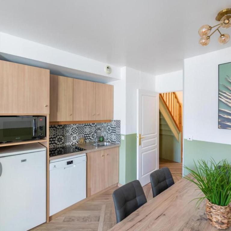 Jungle Duplex with pool 5 min Disneyland - Two-Bedroom Apartment - 19