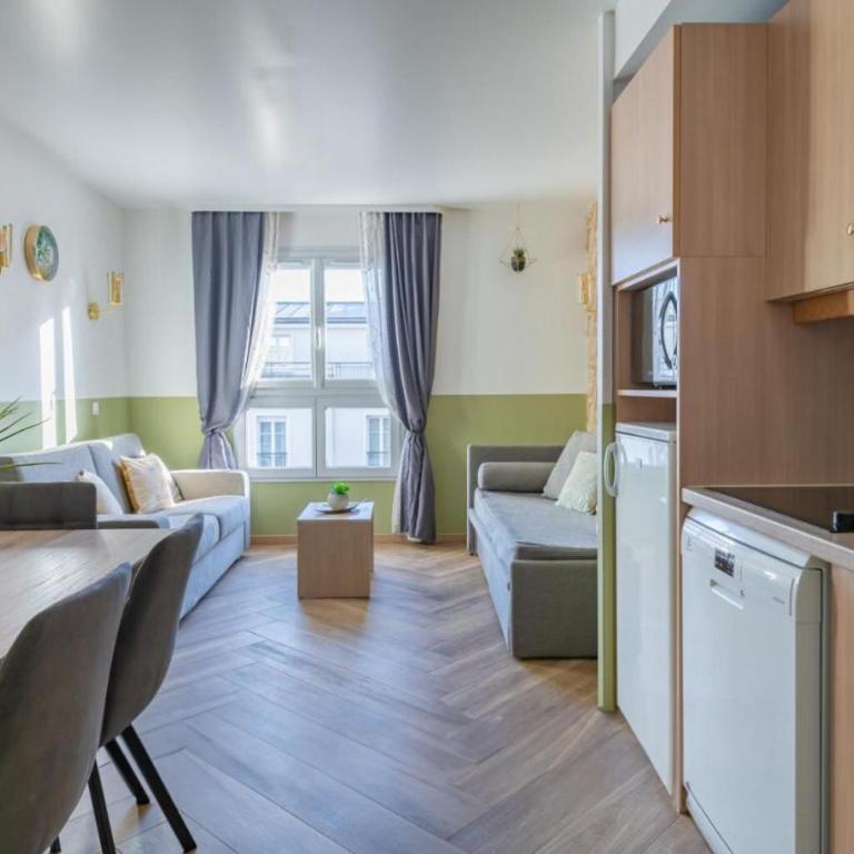 Jungle Duplex with pool 5 min Disneyland - Two-Bedroom Apartment - 21
