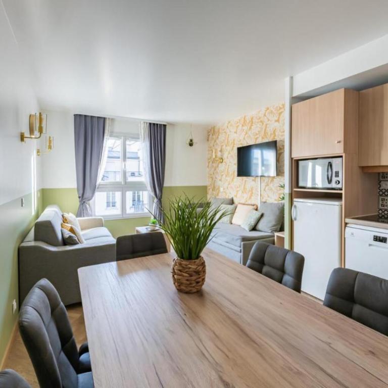 Jungle Duplex with pool 5 min Disneyland - Two-Bedroom Apartment - 15
