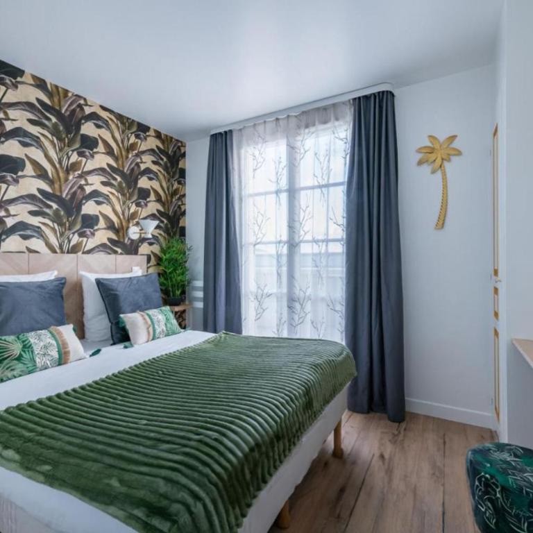 Jungle Duplex with pool 5 min Disneyland - Two-Bedroom Apartment - 8