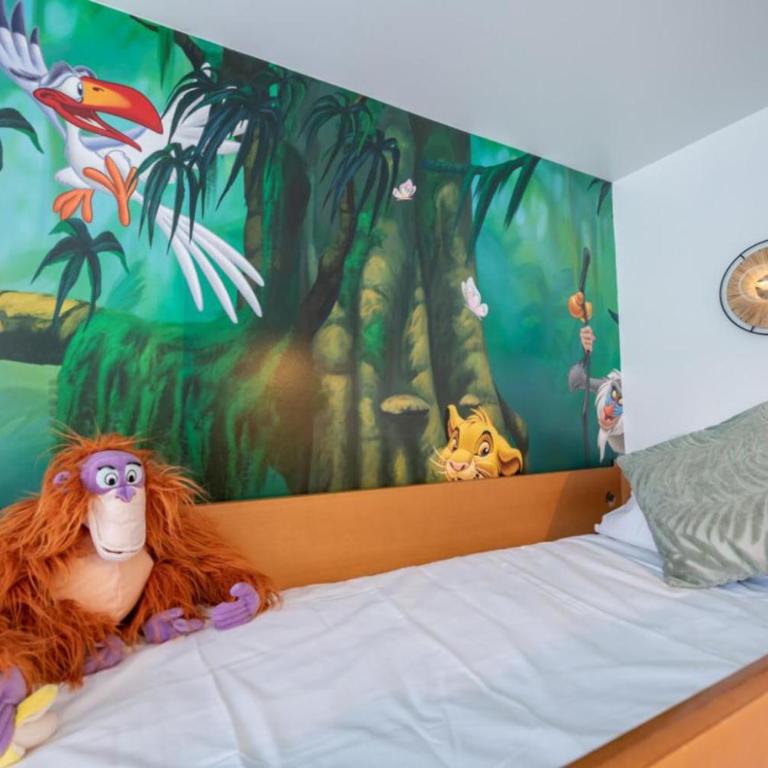 Jungle Duplex with pool 5 min Disneyland - Two-Bedroom Apartment - 22