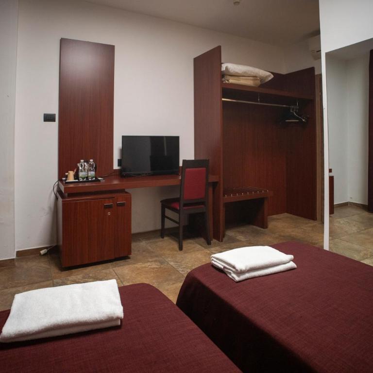 Tiby Hotel - Camera Economy Doppia con Letti Singoli - 3