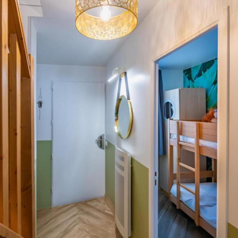 Jungle Duplex with pool 5 min Disneyland - Two-Bedroom Apartment - 25