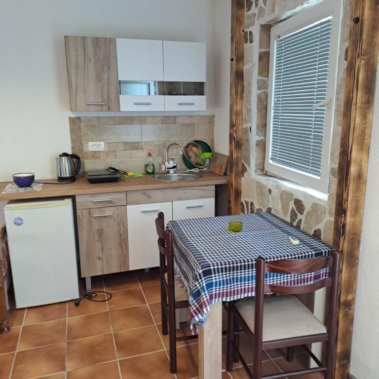 Apartments Lazarević Sutomore - Dvokrevetna Soba sa Zasebnim Krevetima - 2