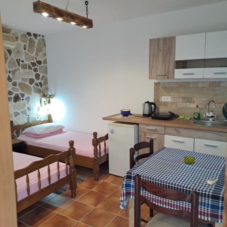 Apartments Lazarević Sutomore - Dvokrevetna Soba sa Zasebnim Krevetima - 4