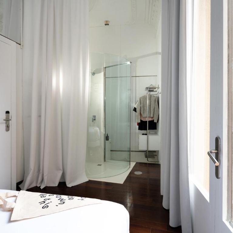 Chic & Basic Born Boutique Hotel - Small Double Room - 4