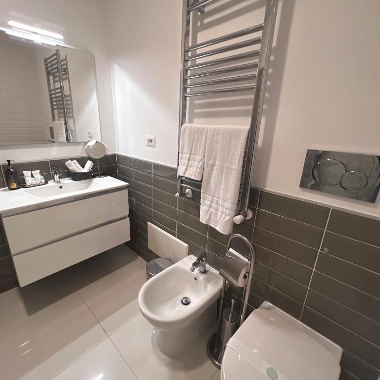 ROMA AIRPORT SKY Apartments - Appartamento Superior con Balcone - 6
