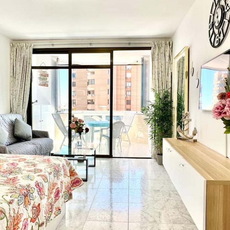 Central Fuengirola Studio Apartment with a Sea View - One-Bedroom Apartment - 20