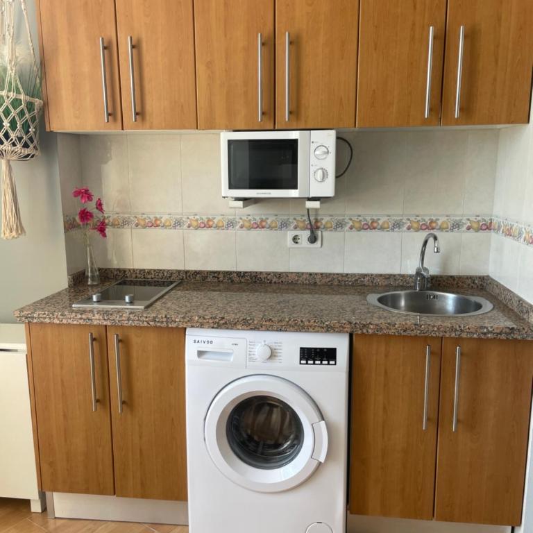 Benalmadena ,apartamento-Estudio primera Línea de Playa - Estudio con cama extragrande - 3