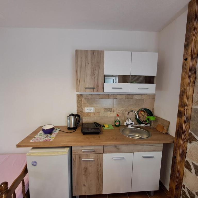 Apartments Lazarević Sutomore - Dvokrevetna Soba sa Zasebnim Krevetima - 7