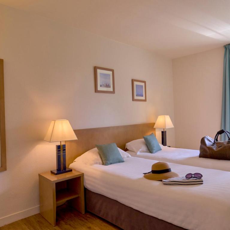 Residence Reine Marine - Appartement 1 Chambre (4 Adultes) avec Vue Partielle sur la Mer - 1