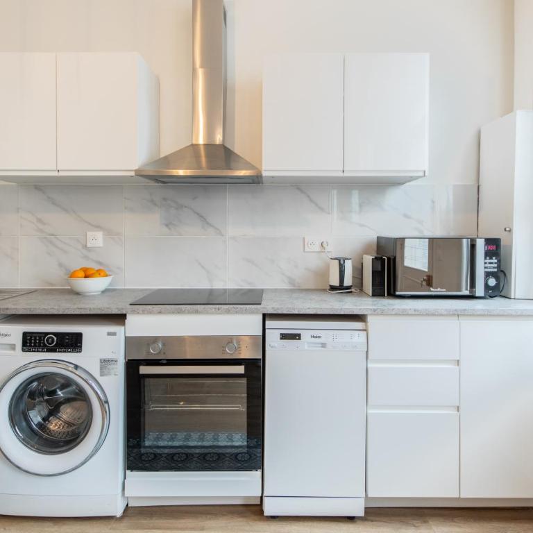 Spacious and bright 2-bedroom large apartment very close to Paris - near metro - Superior Apartment mit 2 Schlafzimmern - 3