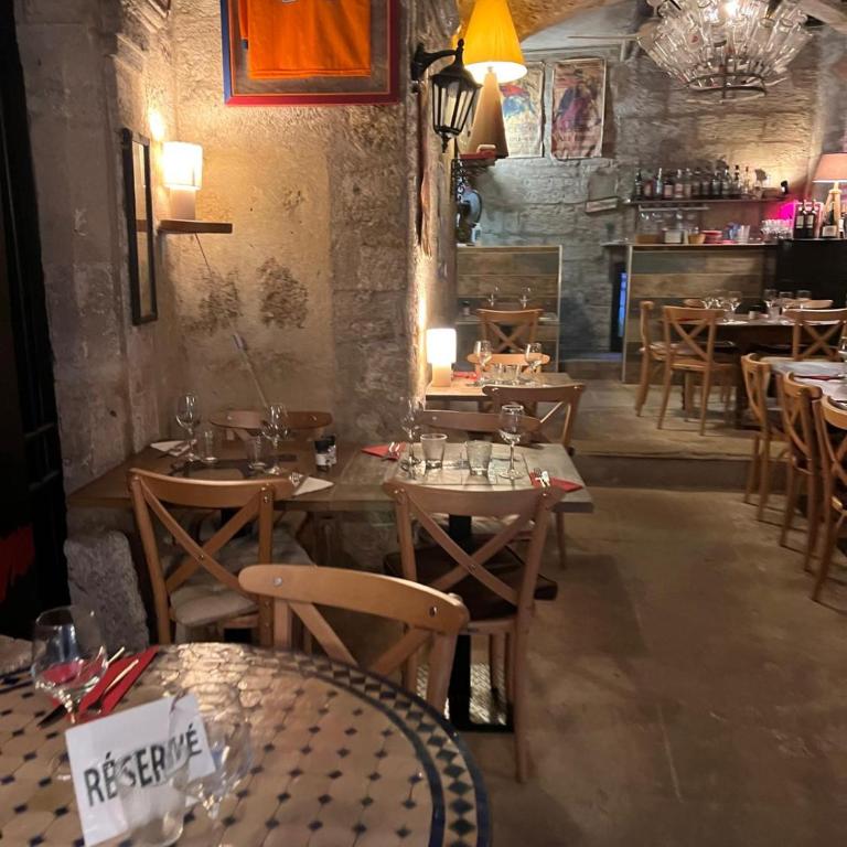 Pézenas Centre Historique - plages à 20 mn - climatisation mobile - Appartement 2 Chambres - 17