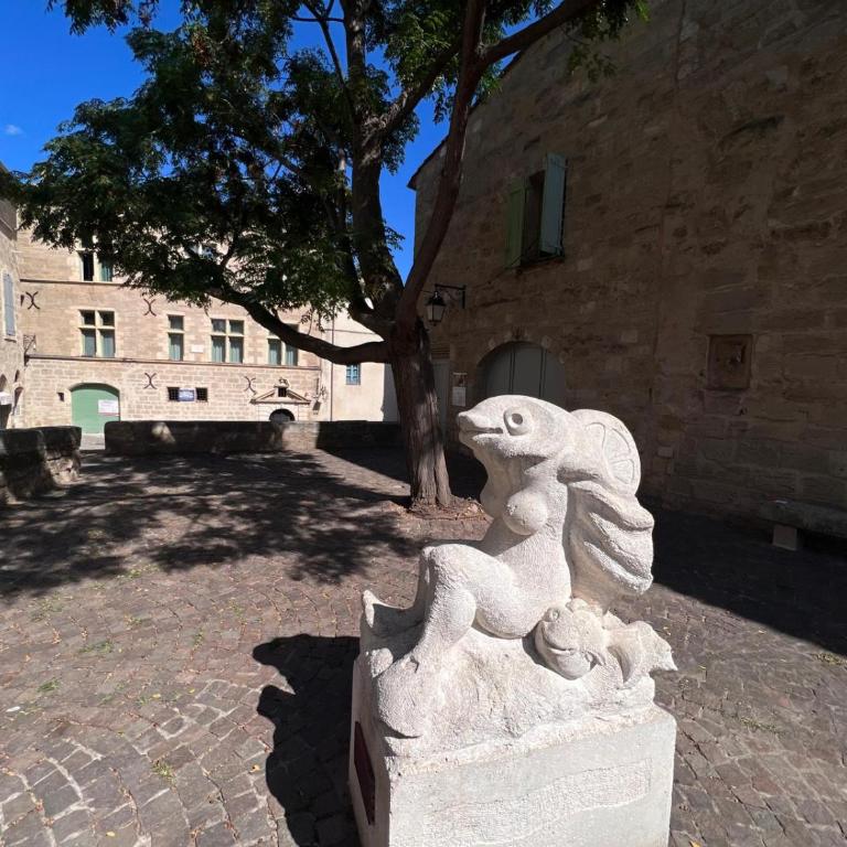 Pézenas Centre Historique - plages à 20 mn - climatisation mobile - Appartement 2 Chambres - 34