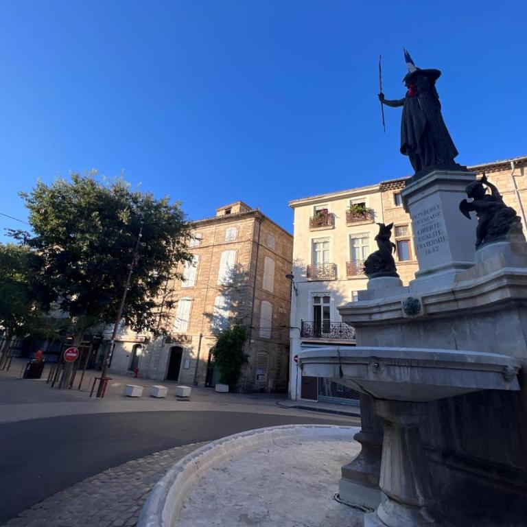 Pézenas Centre Historique - plages à 20 mn - climatisation mobile - Appartement 2 Chambres - 35