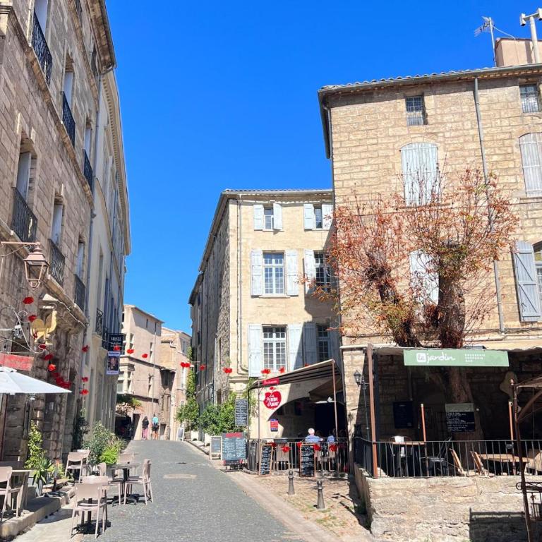 Pézenas Centre Historique - plages à 20 mn - climatisation mobile - Appartement 2 Chambres - 27