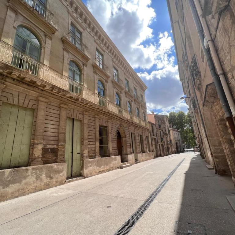 Pézenas Centre Historique - plages à 20 mn - climatisation mobile - Appartement 2 Chambres - 30