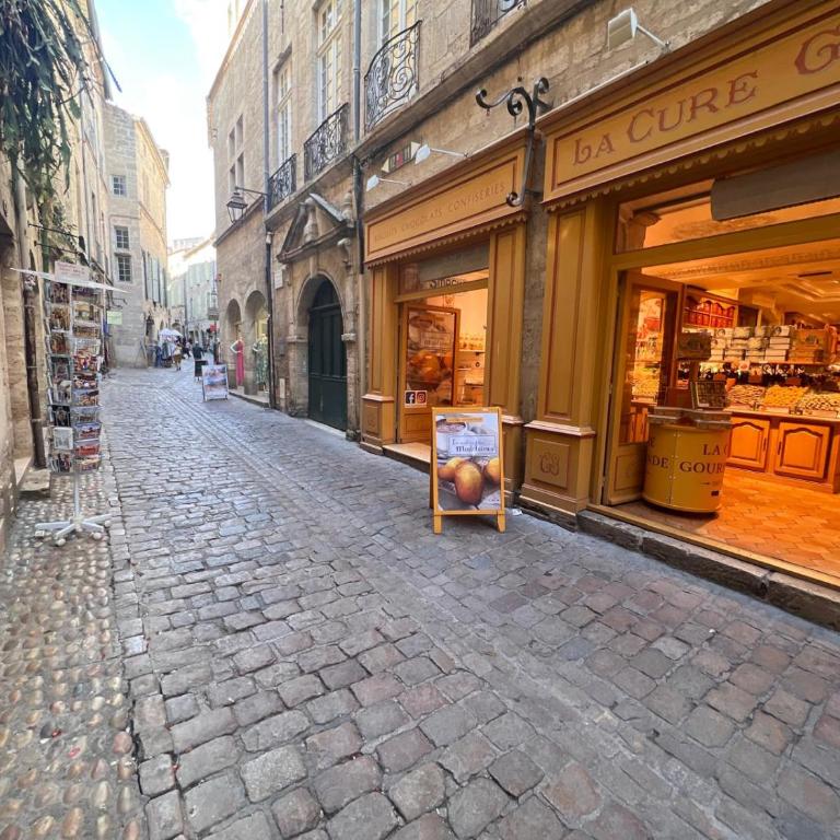 Pézenas Centre Historique - plages à 20 mn - climatisation mobile - Appartement 2 Chambres - 22