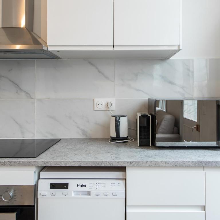 Spacious and bright 2-bedroom large apartment very close to Paris - near metro - Superior Apartment mit 2 Schlafzimmern - 13