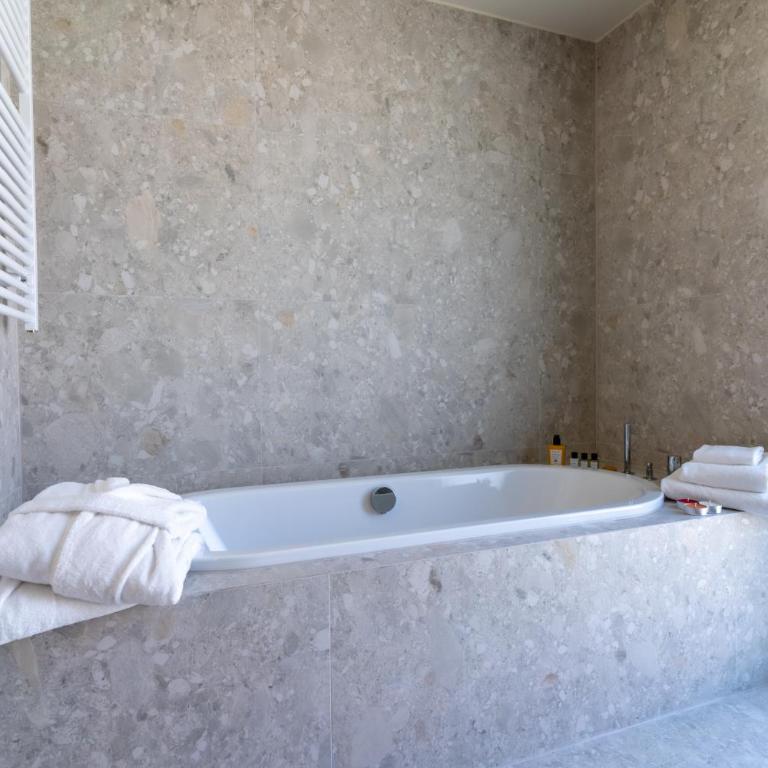Columbus Urban Resort - Suite with River View and One-time SPA access - 6