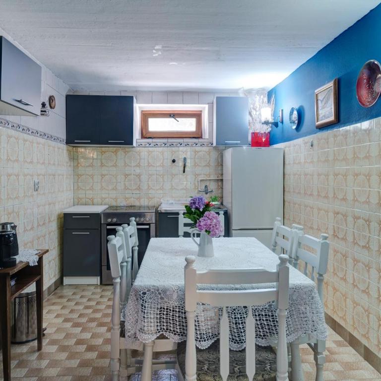guest house BULJARICA - Three-Bedroom House - 98