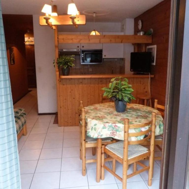 Appartement 2 pièces, 4 pers, balcon, proche des remontées mécaniques - FR-1-676-125 - Appartement - 1