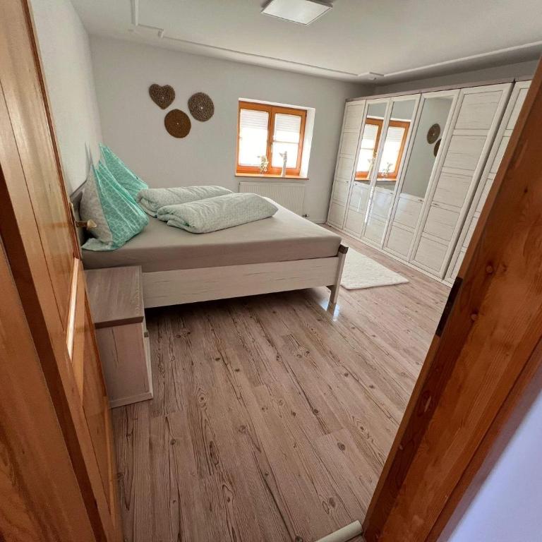 Ferienwohnung Maximilian - Apartment mit Blick auf die Berge - 12