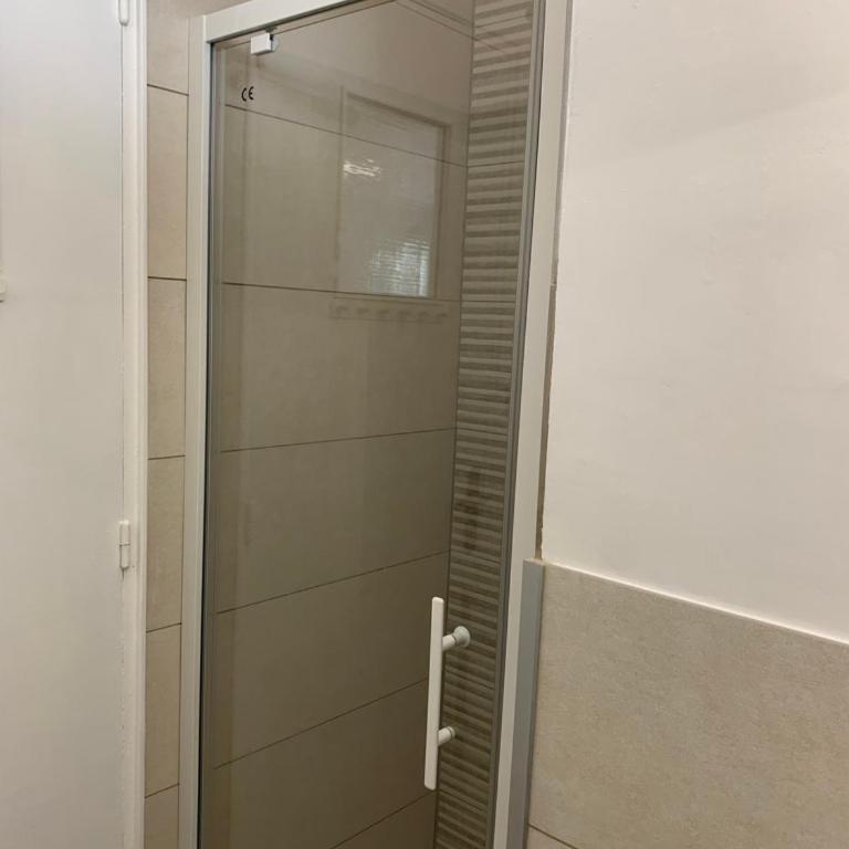 T4 VUE IMPRENABLE montagnes et ville - Apartment with Balcony - 11