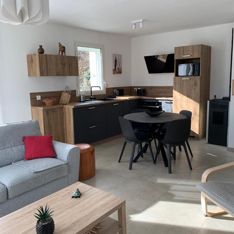 T4 VUE IMPRENABLE montagnes et ville - Apartment with Balcony - 4