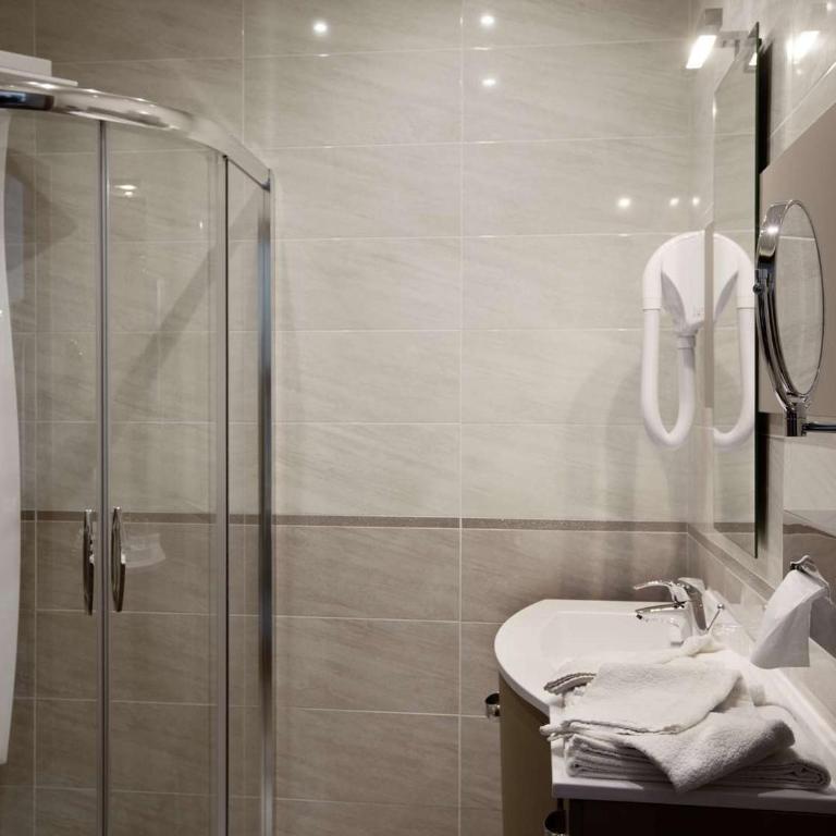 Brit Hotel de Grignan Vichy - Chambre Double Supérieure - 1