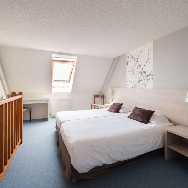 Brit Hôtel De L'océan - Hébergement Familial en Duplex - Vue sur Ville - 8