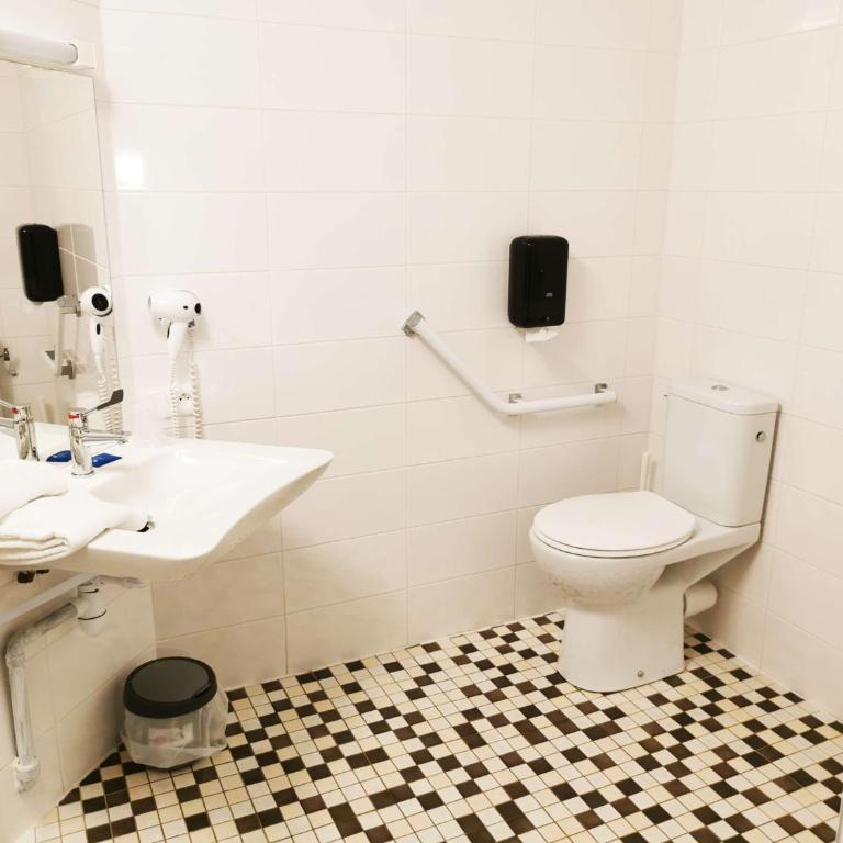 Brit Hotel Essentiel Tours Nord - Chambre Double - 7