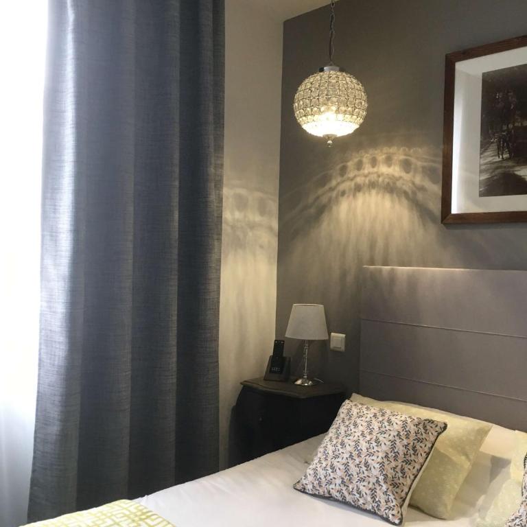 Brit Hotel Acacias - Chambre Double Standard (12 m²) - 2