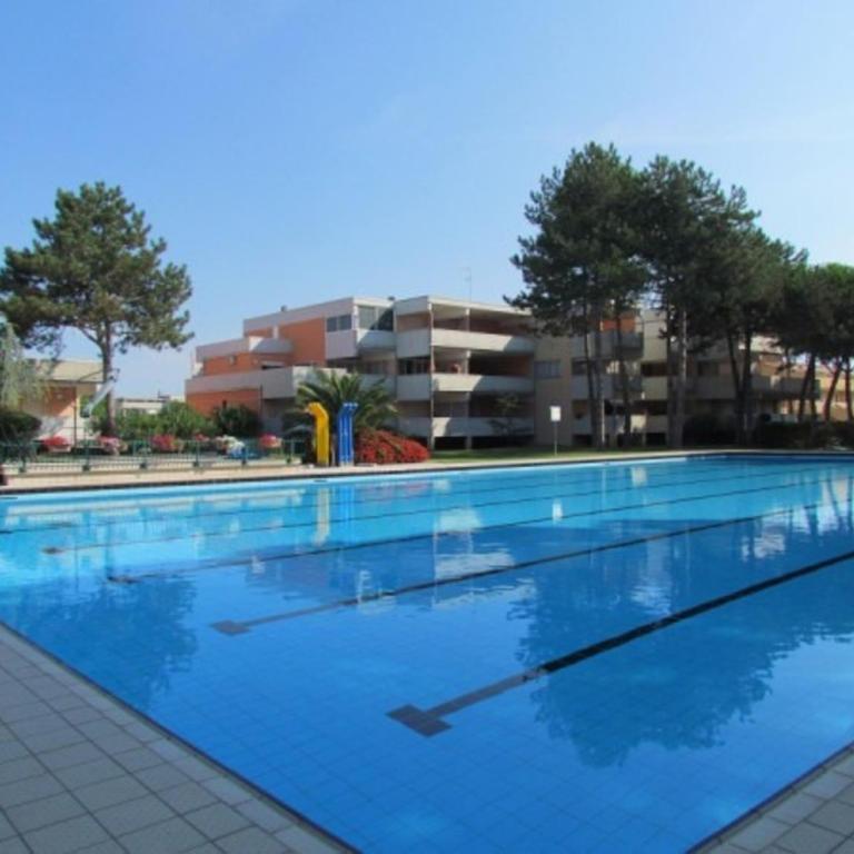 Flat with patio overlooking the pool - Appartamento - 10